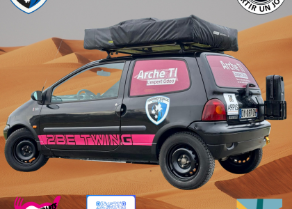 La Twingo avec le logo du club qui participera à Twing Raid.